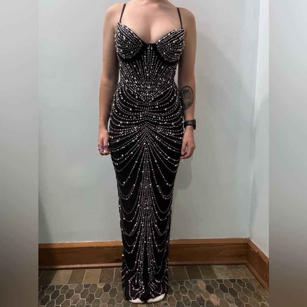 Black Sequins Body-con Prom Dress